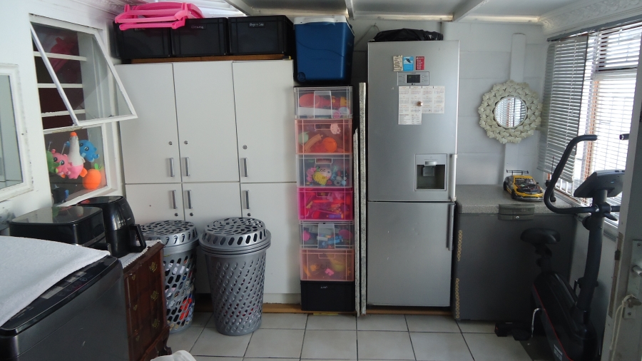 2 Bedroom Property for Sale in Pelican Park Western Cape